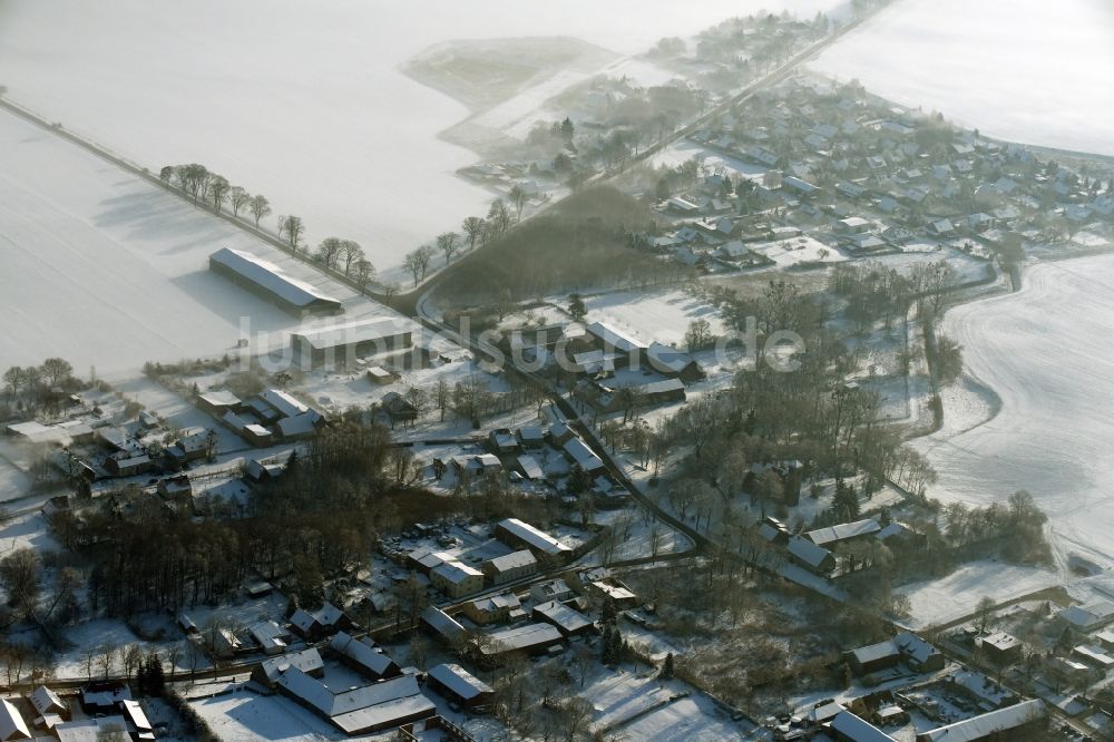 Luftbild Altlandsberg - Ortsteilansicht des winterlich verschneiten Dorfes Wegendorf in Altlandsberg im Bundesland Brandenburg