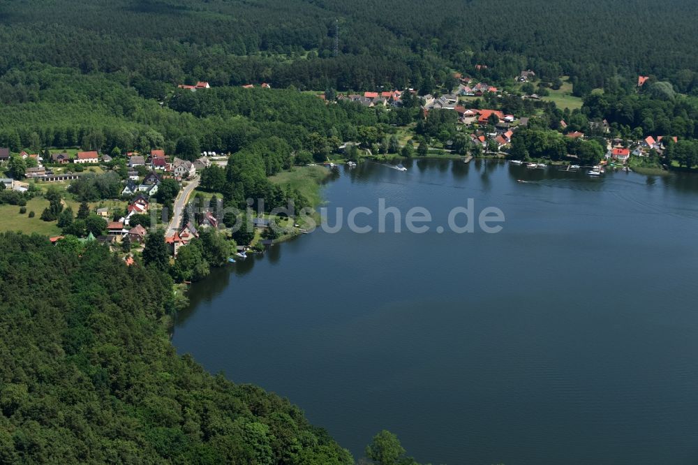 Luftaufnahme Zechlinerhütte - Ortsteilansicht von Zechlinerhütte und Uferbereiche des Schlabornsee im Bundesland Brandenburg