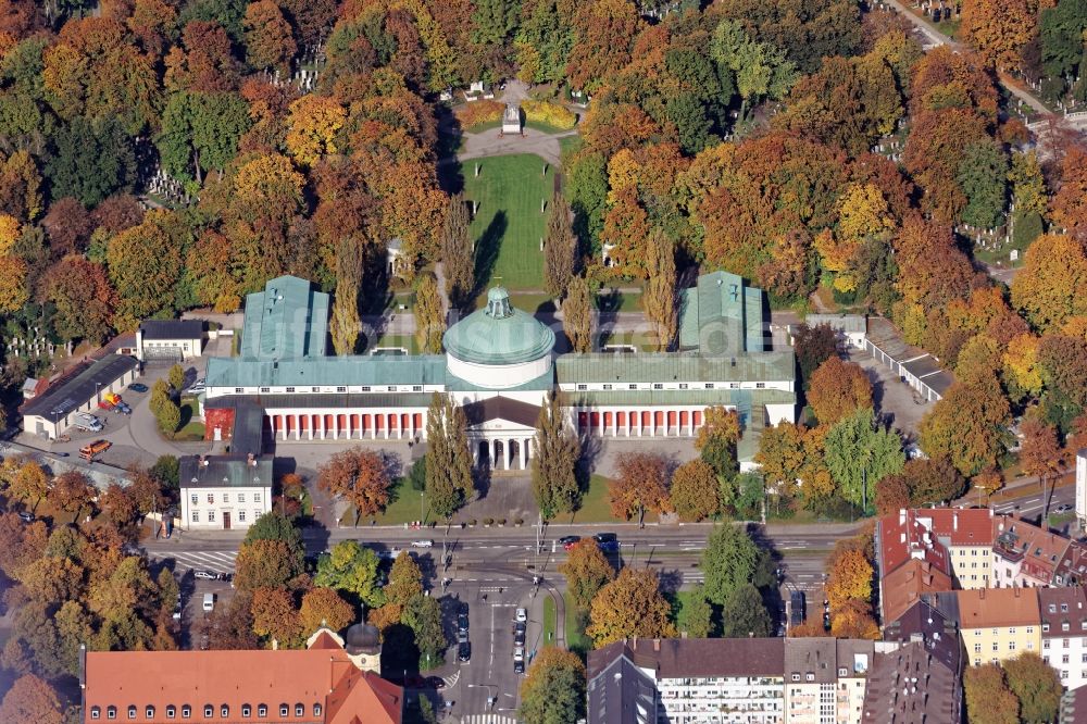 Luftaufnahme München - Ostfriedhof am St.-Martins-Platz in München Giesing im Bundesland Bayern