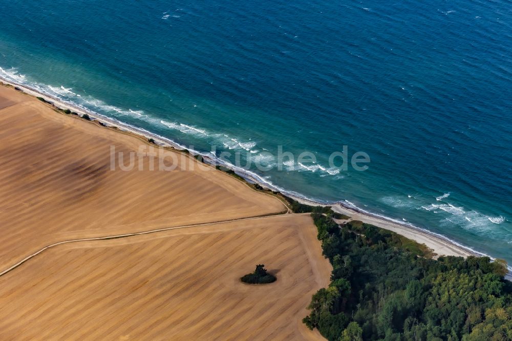 Luftaufnahme Strande - Ostsee - Küsten- Landschaft an der Steilküste nordwestlich Bülk in Strande im Bundesland Schleswig-Holstein, Deutschland