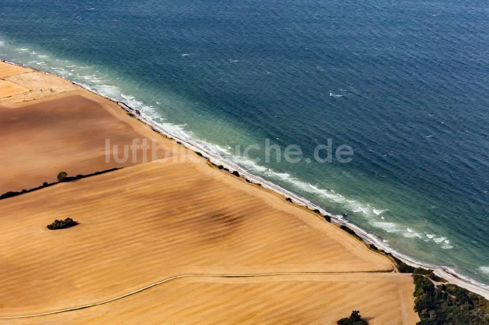 Strande aus der Vogelperspektive: Ostsee - Küsten- Landschaft an der Steilküste nordwestlich Bülk in Strande im Bundesland Schleswig-Holstein, Deutschland