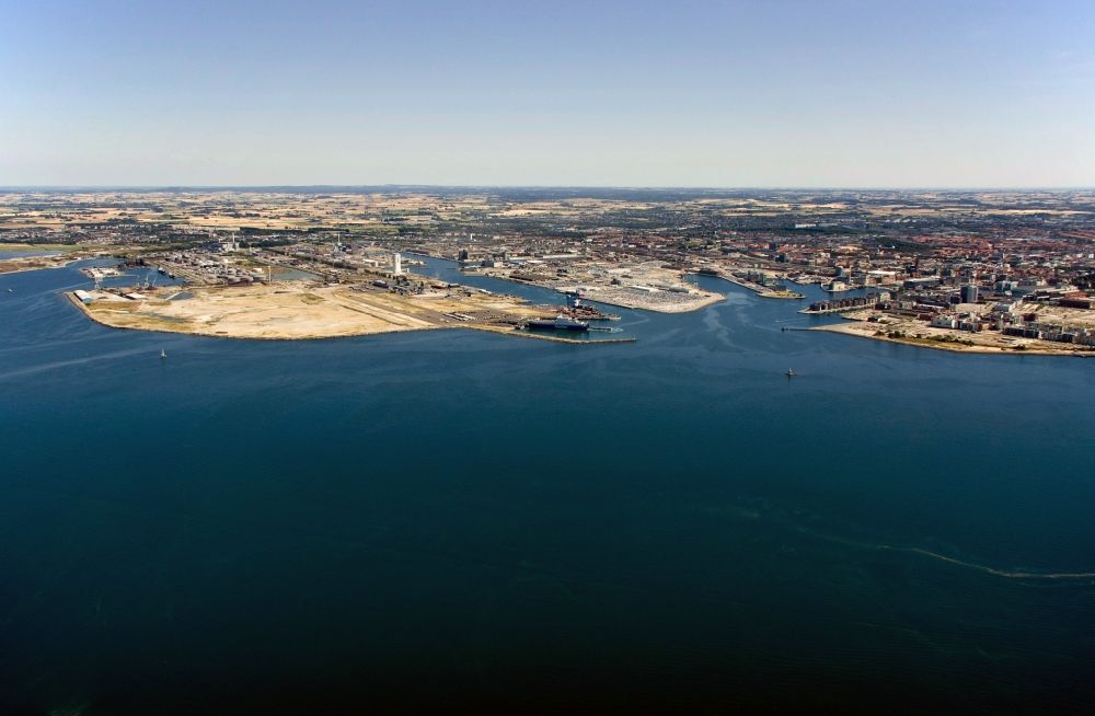 Malmö aus der Vogelperspektive: Ostsee- See- Hafen von Malmö in Schweden