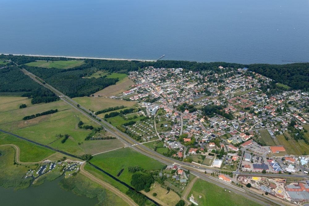Koserow von oben - Ostseebad Koserow an der Küste zur Ostsee auf der Insel Usedom im Bundesland Mecklenburg-Vorpommern