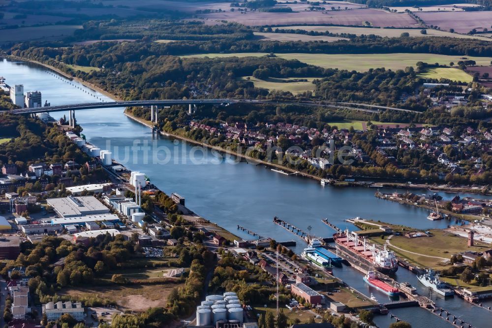 Kiel von oben - Ostteil des Nord- Ostsee- Kanal in Kiel im Bundesland Schleswig-Holstein, Deutschland