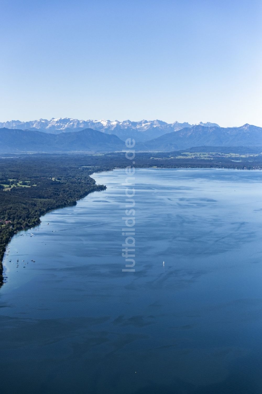 Münsing von oben - Ostufer des Sees Starnberger See mit Blick in die Alpen in Münsing im Bundesland Bayern, Deutschland