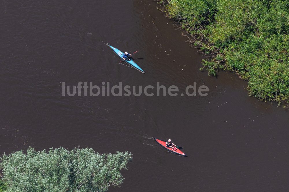Luftbild Bremen - Paddelboote in Fahrt auf dem Kuhgraben an der Wümme in Bremen, Deutschland