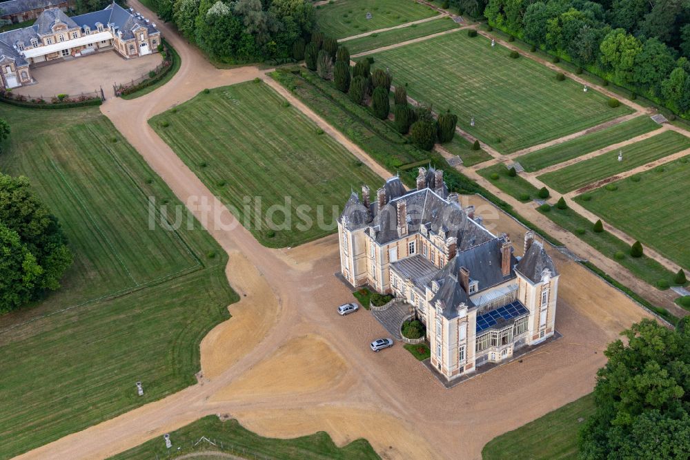 Luftaufnahme Coudrecieux - Palais und Park des Schloss Le Domaine de la Pierre in Coudrecieux in Pays de la Loire, Frankreich