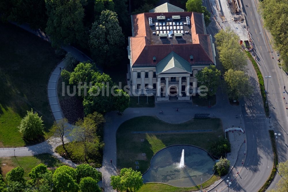 Luftaufnahme München - Palais Prinz-Carl-Palais mit Prinz-Carl-Palais-Brunnen im Stadtteil Altstadt in München im Bundesland Bayern, Deutschland