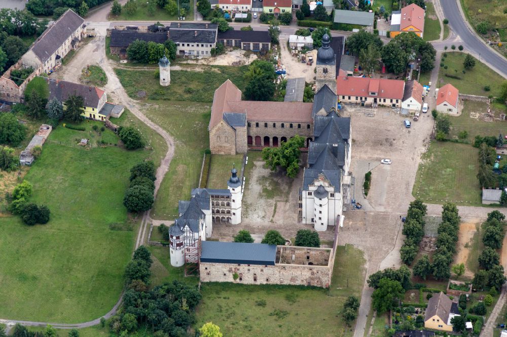 Leitzkau von oben - Palais und Renaissance-Schloß in Leitzkau im Bundesland Sachsen-Anhalt, Deutschland