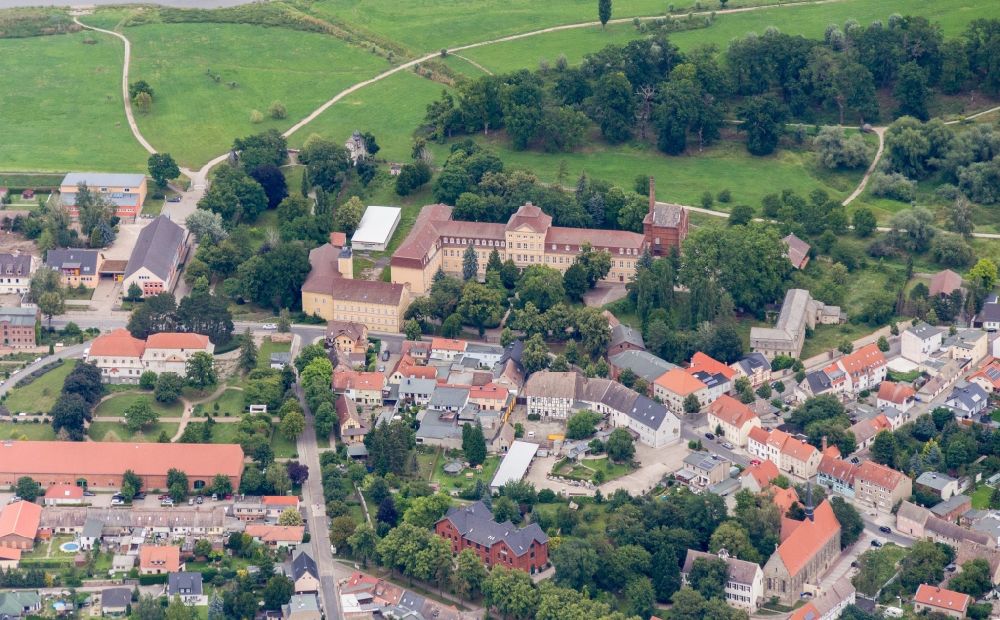 Luftbild Barby (Elbe) - Palais des Schloss in Barby (Elbe) im Bundesland Sachsen-Anhalt, Deutschland