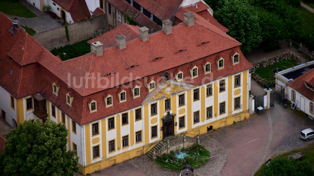Seußlitz aus der Vogelperspektive: Palais des Schloss - Barockschloß in Seusslitz im Bundesland Sachsen, Deutschland