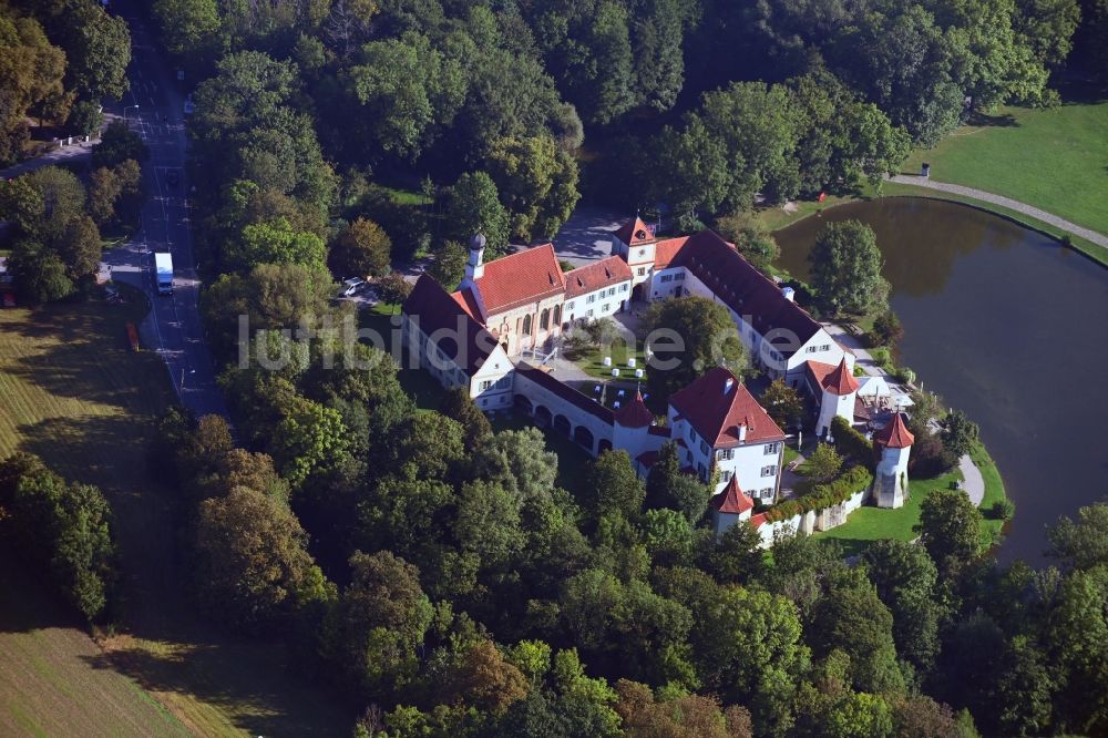 München aus der Vogelperspektive: Palais des Schloss Blutenburg in München im Bundesland Bayern, Deutschland