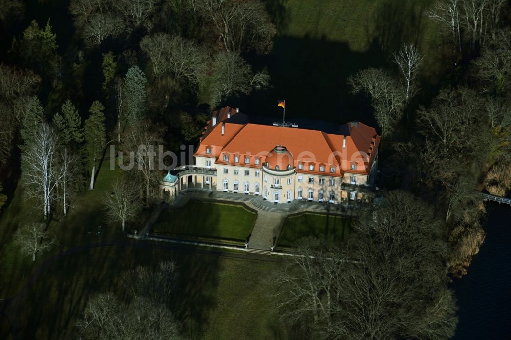 Luftbild Berlin - Palais des Schloss Borsig-Villa im Ortsteil Tegel in Berlin, Deutschland