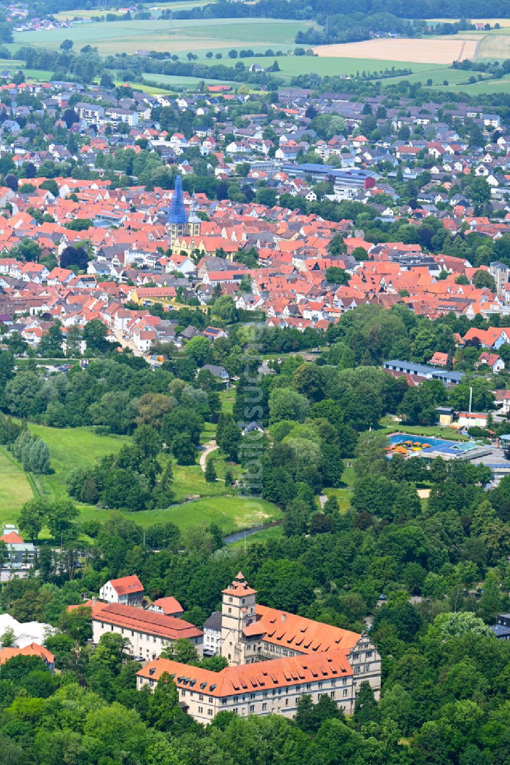 Luftbild Lemgo - Palais des Schloss Brake an der Schloßstraße im Ortsteil Brake in Lemgo im Bundesland Nordrhein-Westfalen, Deutschland