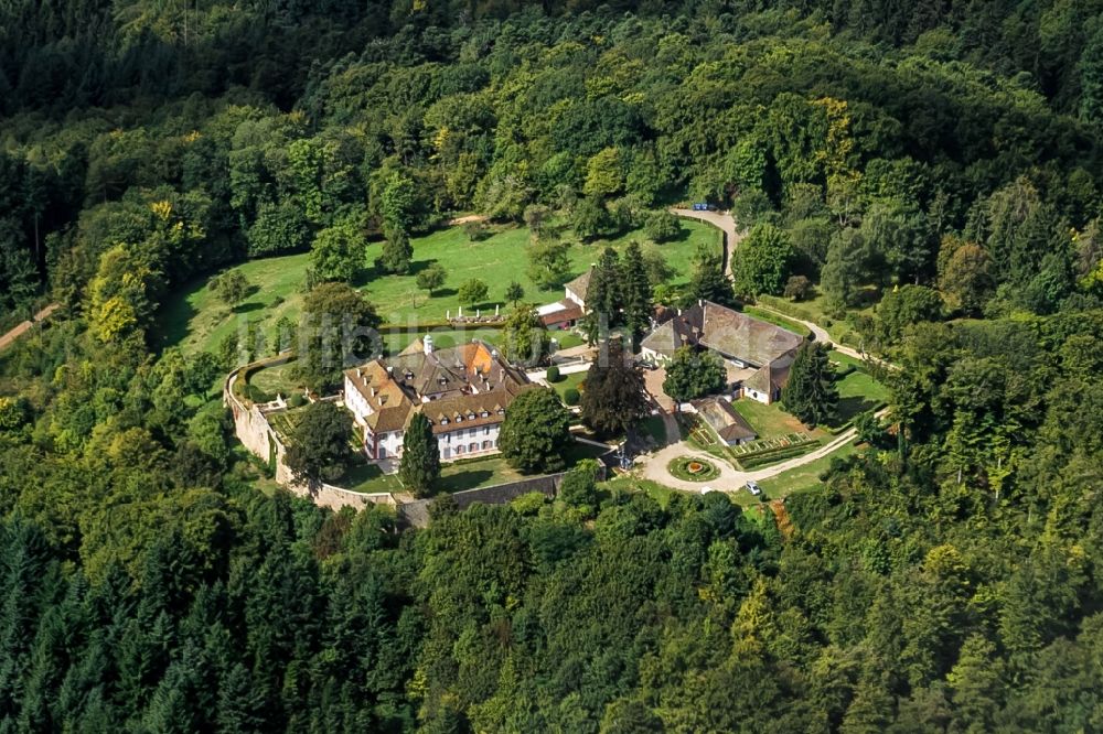 Kandern aus der Vogelperspektive: Palais des Schloss Bürgeln im Ortsteil Schallsingen in Kandern im Bundesland Baden-Württemberg