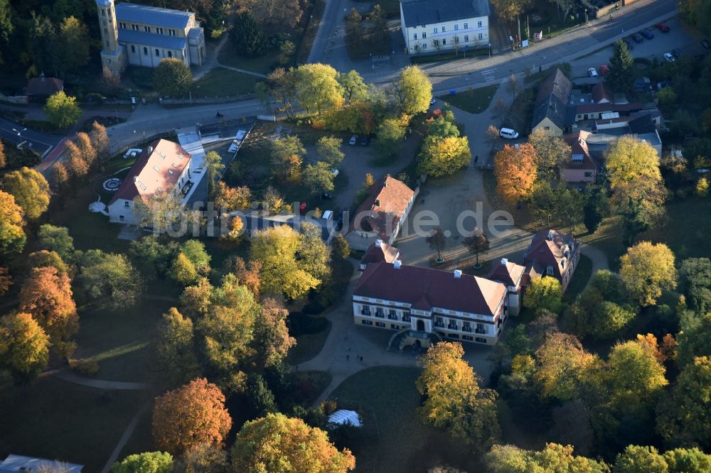 Luftbild Caputh - Palais des Schloss Caputh an der Straße der Einheit in Schwielowsee im Bundesland Brandenburg