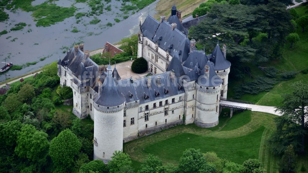 Chaumont-sur-Loire von oben - Palais des Schloss in Chaumont-sur-Loire in Centre-Val de Loire, Frankreich