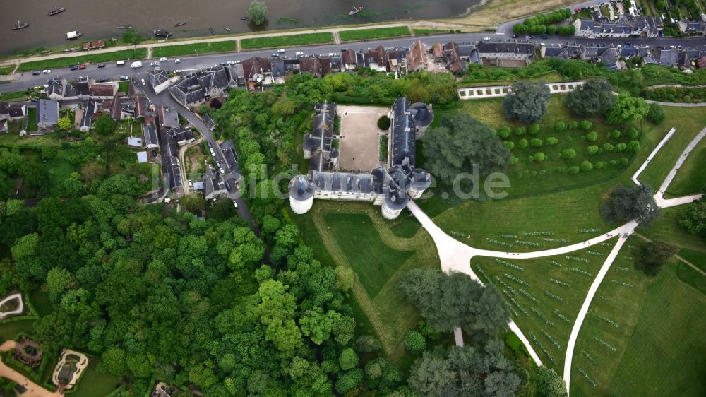 Chaumont-sur-Loire von oben - Palais des Schloss in Chaumont-sur-Loire in Centre-Val de Loire, Frankreich