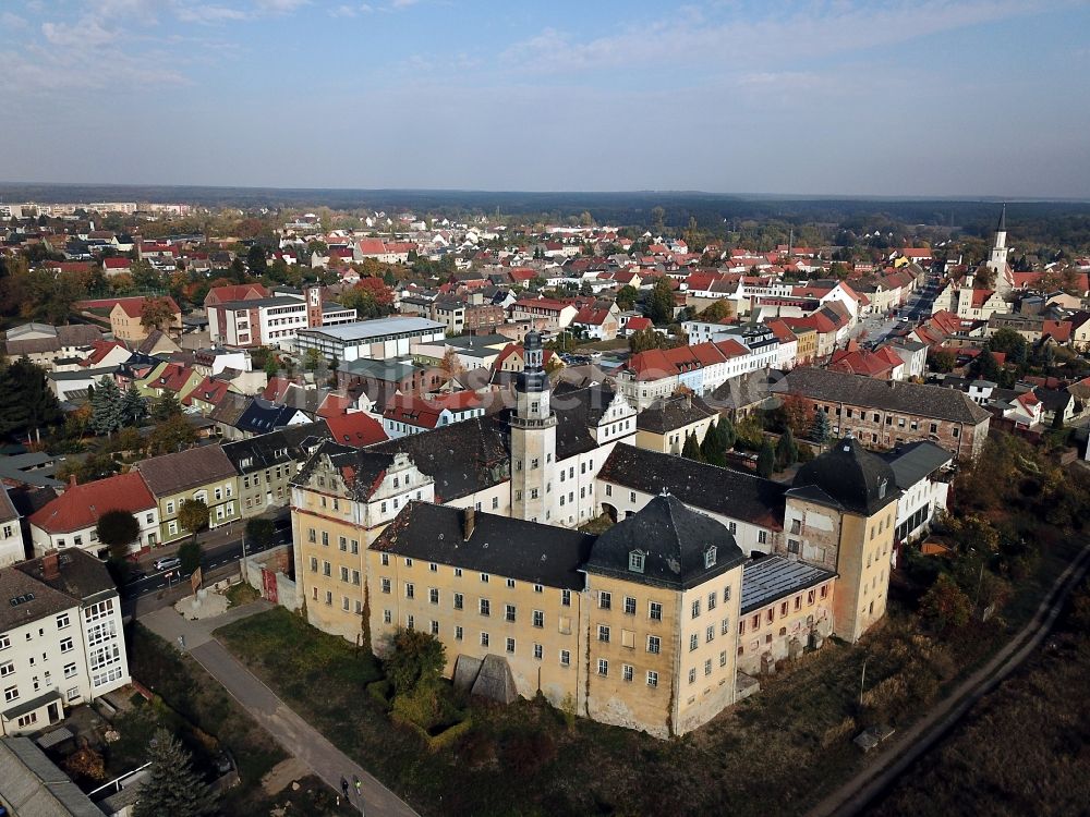 Coswig (Anhalt) aus der Vogelperspektive: Palais des Schloss in Coswig (Anhalt) im Bundesland Sachsen-Anhalt, Deutschland