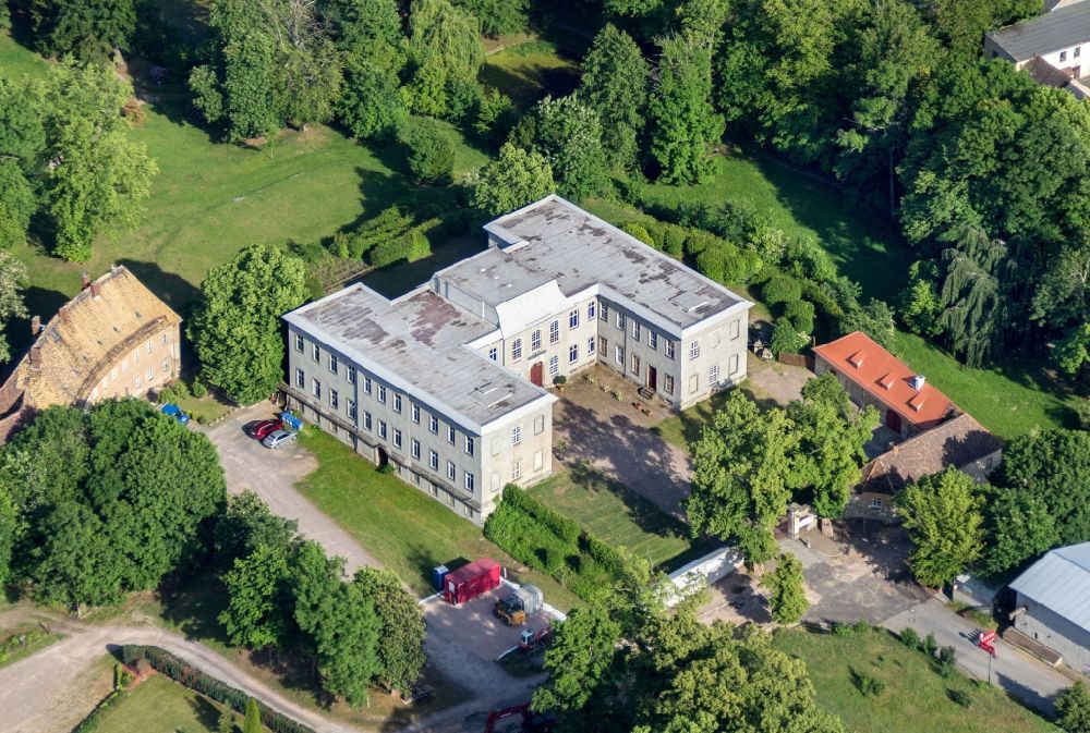 Dahlen aus der Vogelperspektive: Palais des Schloss Dahlen in Dahlen im Bundesland Sachsen, Deutschland