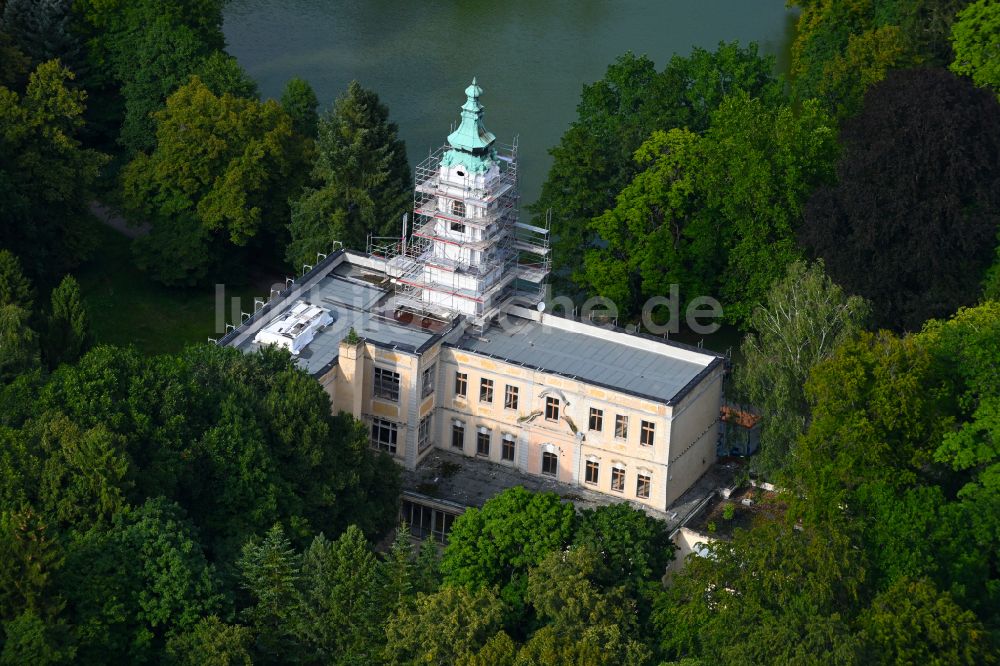 Schönwalde aus der Vogelperspektive: Palais des Schloss Dammsmühle in Schönwalde im Bundesland Brandenburg, Deutschland
