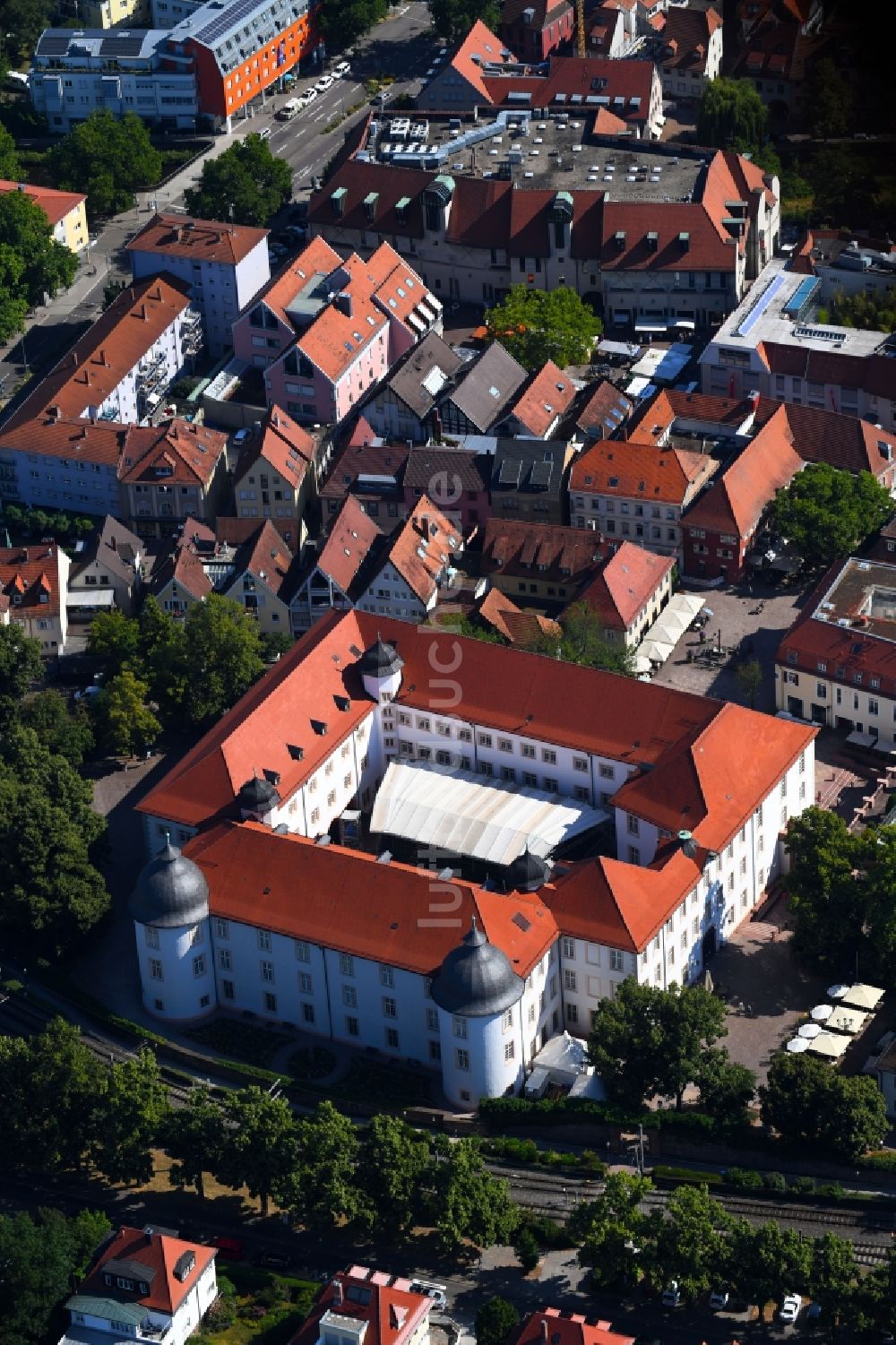 Luftbild Ettlingen - Palais des Schloss in Ettlingen im Bundesland Baden-Württemberg, Deutschland