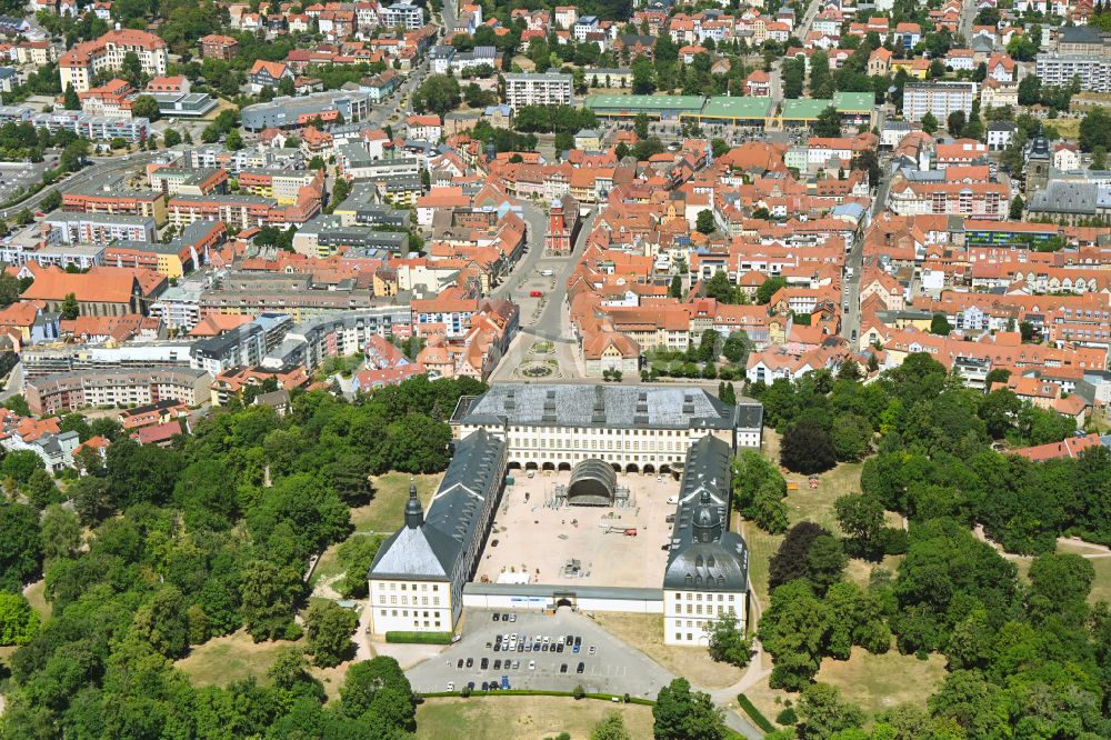 Gotha von oben - Palais des Schloss Friedenstein in Gotha im Bundesland Thüringen, Deutschland