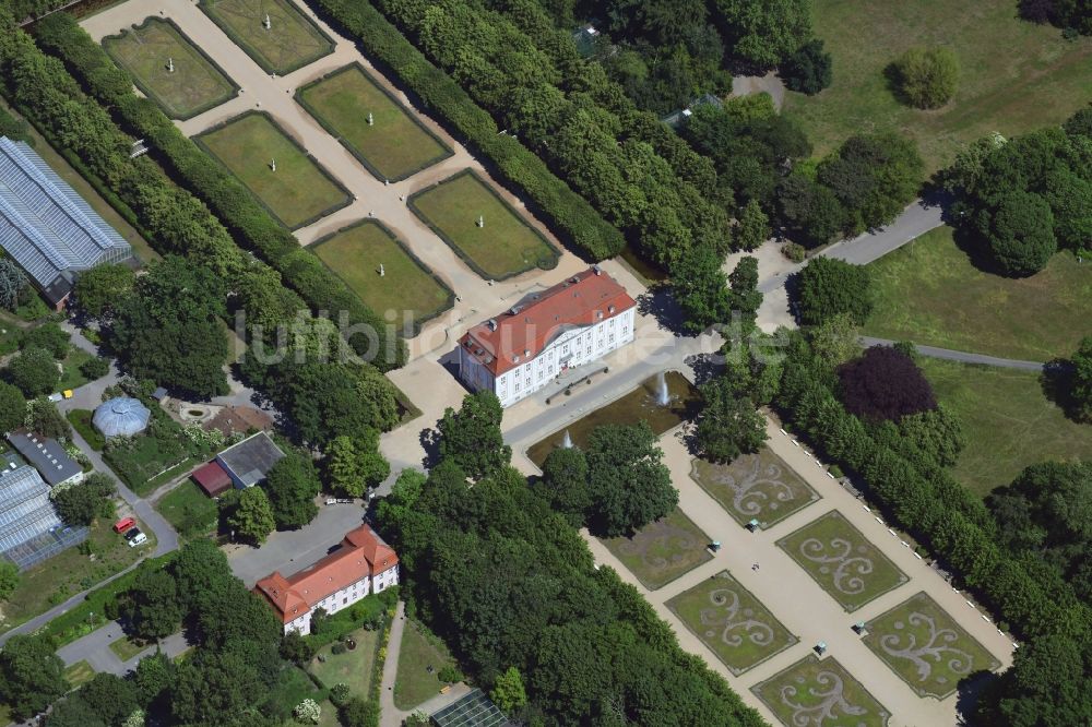 Luftaufnahme Berlin - Palais des Schloss Friedrichsfelde im Tierpark im Ortsteil Friedrichsfelde in Berlin, Deutschland