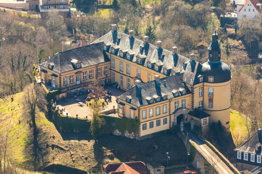 Luftbild Bad Wildungen - Palais des Schloss Friedrichstein an der Schloßstraße in Bad Wildungen im Bundesland Hessen, Deutschland