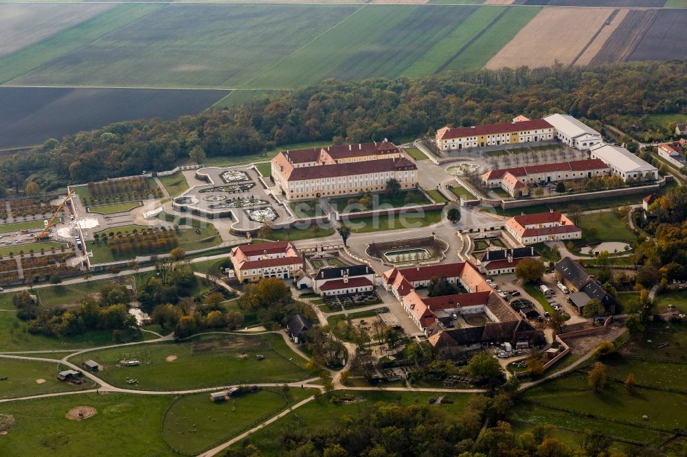 Luftaufnahme Schloßhof - Palais des Schloss Hof in Schloßhof in Niederösterreich, Österreich