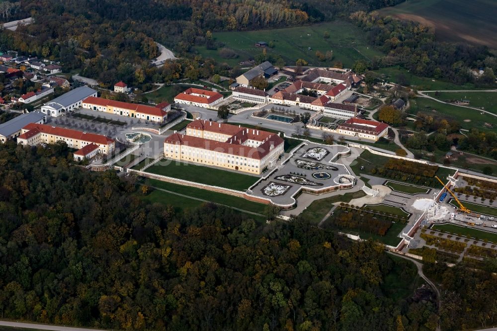 Luftaufnahme Schloßhof - Palais des Schloss Hof in Schloßhof in Niederösterreich, Österreich
