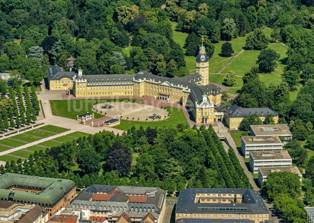 Karlsruhe von oben - Palais des Schloss in Karlsruhe im Bundesland Baden-Württemberg, Deutschland