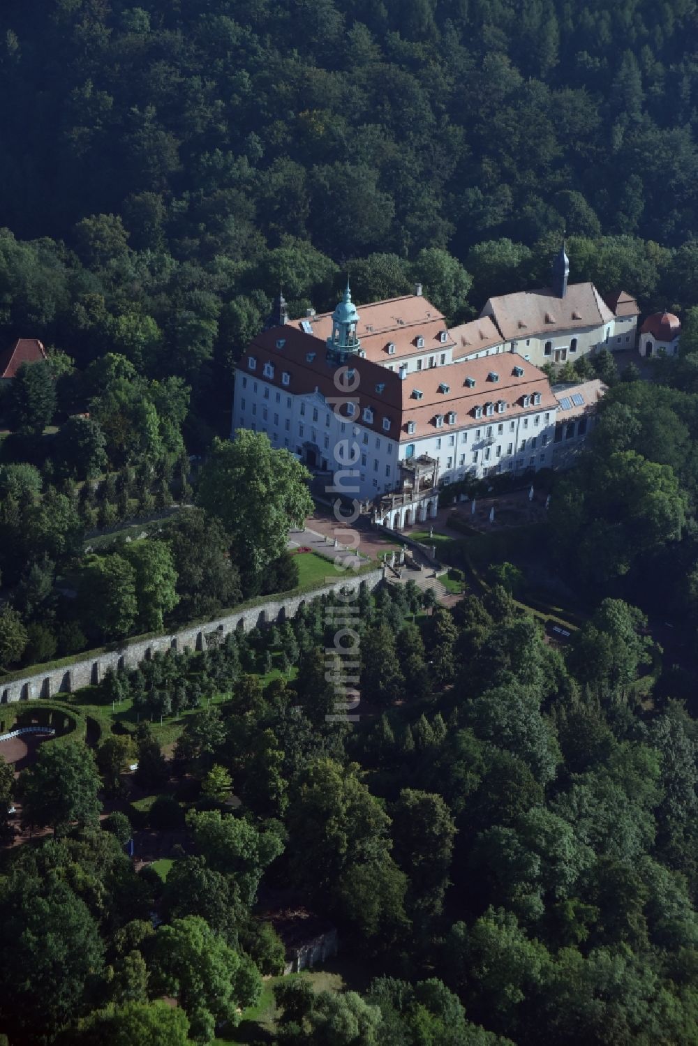 Lichtenwalde von oben - Palais des Schloss Lichtenwalde in Lichtenwalde im Bundesland Sachsen
