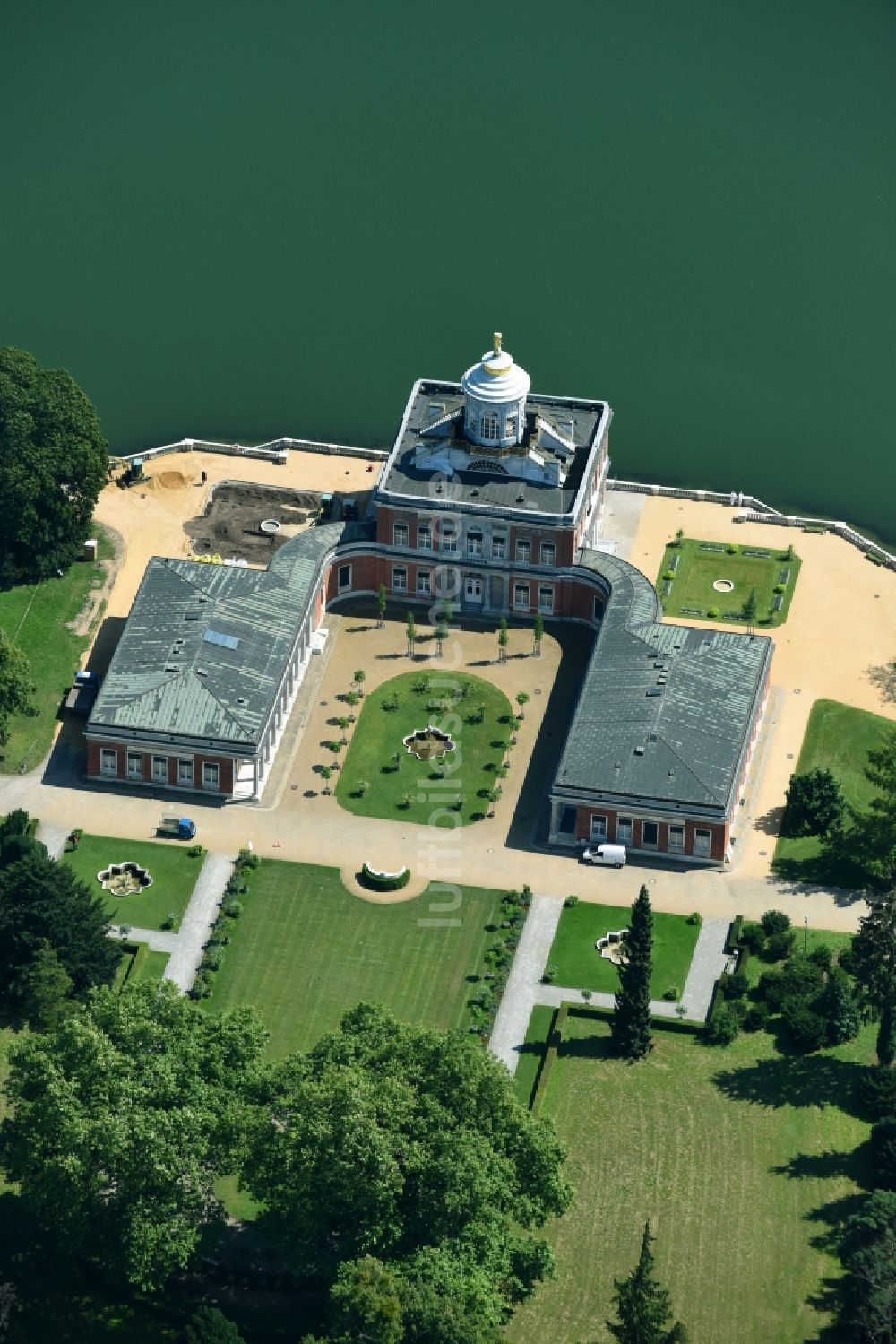 Luftaufnahme Potsdam - Palais des Schloss - Marmorpalais Im Neuen Garten im Ortsteil Nördliche Vorstadt in Potsdam im Bundesland Brandenburg, Deutschland