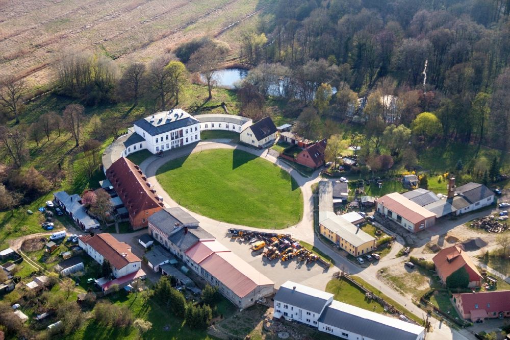 Meyenburg aus der Vogelperspektive: Palais des Schloss in Meyenburg im Bundesland Brandenburg, Deutschland