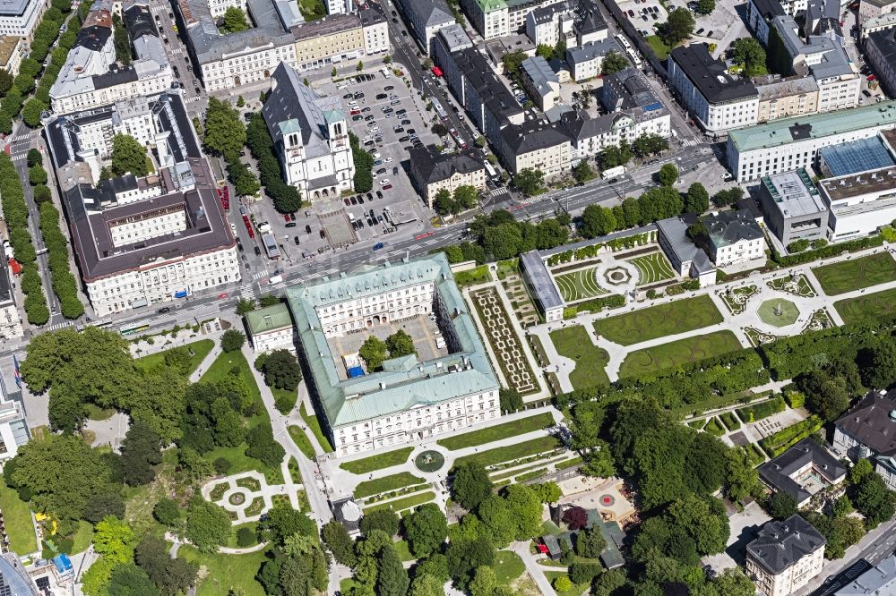 Salzburg von oben - Palais des Schloss am Mirabellplatz in Salzburg in Österreich
