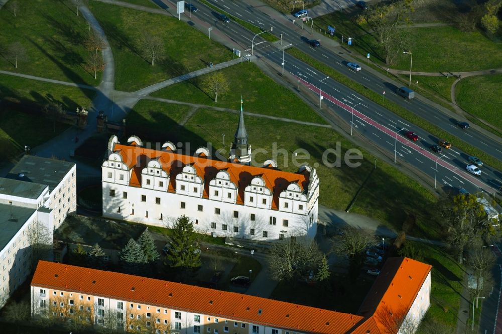 Luftaufnahme Dessau-Roßlau - Palais des Schloss Museum für Stadtgeschichte in Dessau-Roßlau im Bundesland Sachsen-Anhalt, Deutschland