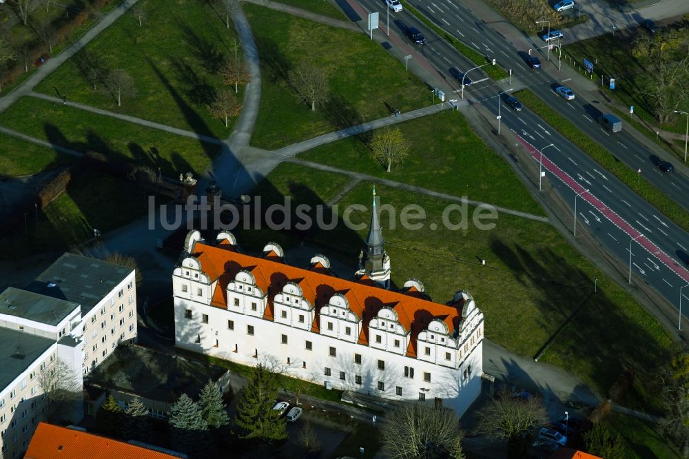 Dessau-Roßlau von oben - Palais des Schloss Museum für Stadtgeschichte in Dessau-Roßlau im Bundesland Sachsen-Anhalt, Deutschland