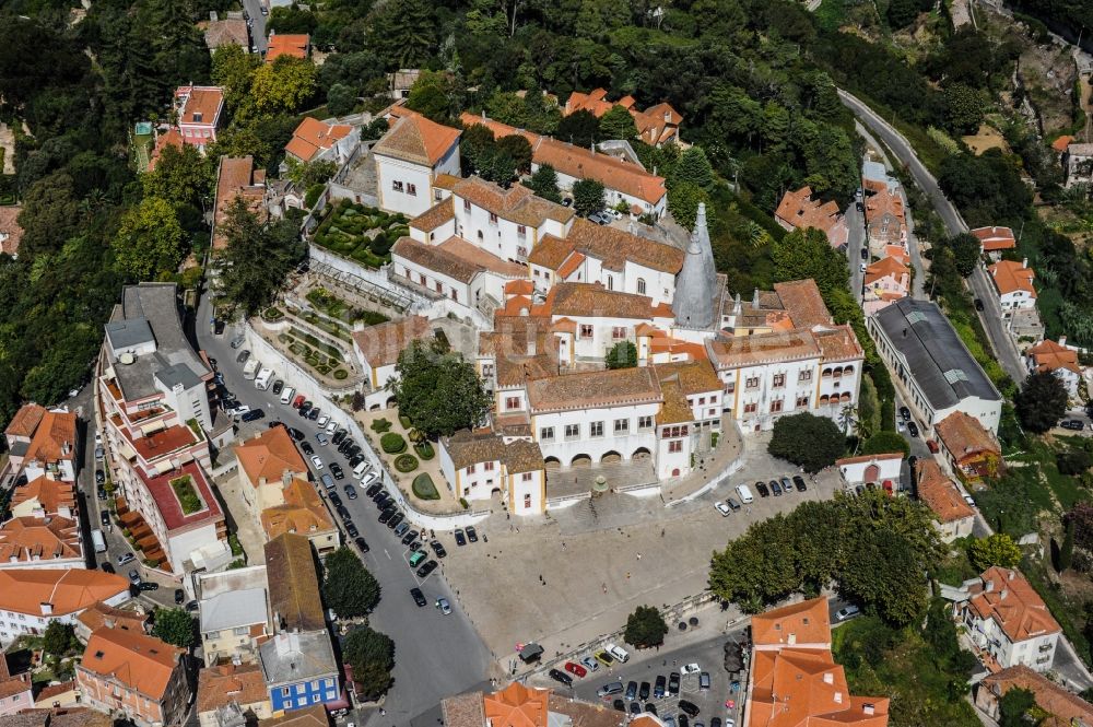 Luftbild Sintra - Palais des Schloss National Palast in Sintra in Lisboa, Portugal