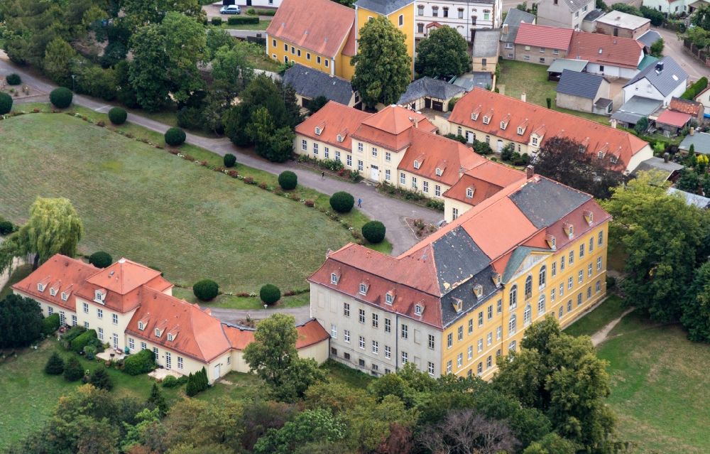 Thallwitz von oben - Palais des Schloss Nieschwitz in Thallwitz im Bundesland Sachsen, Deutschland