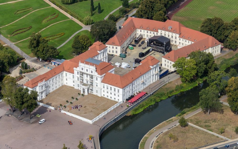 Oranienburg aus der Vogelperspektive: Palais des Schloss Oranienburg am Schloßplatz in Oranienburg im Bundesland Brandenburg