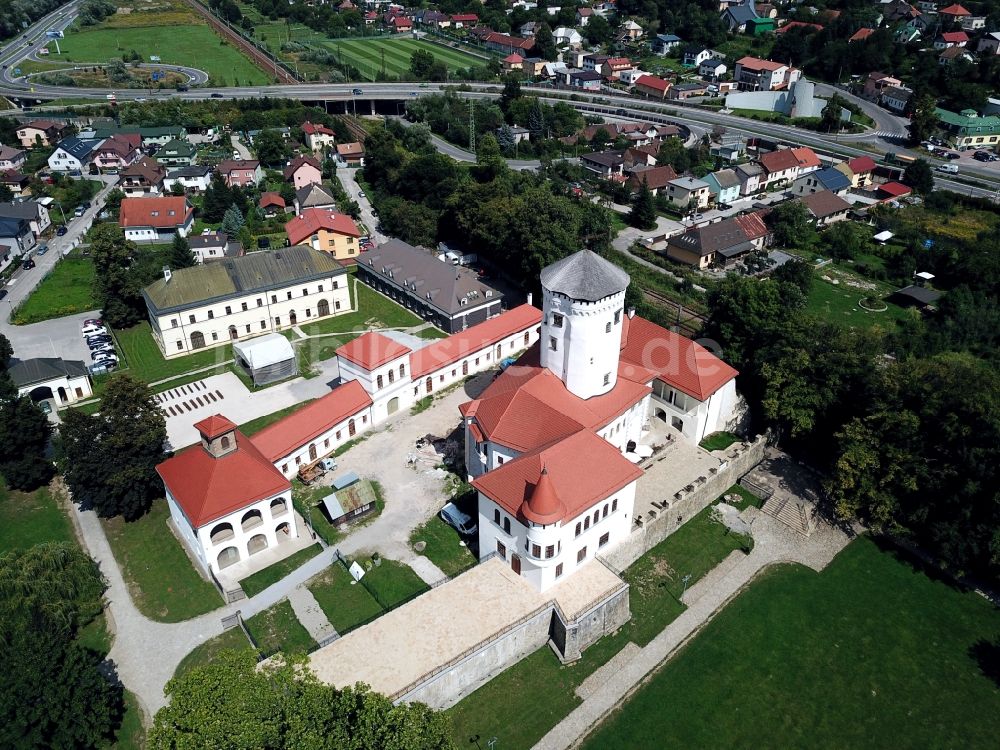 Luftbild Zilina - Palais des Schloss im Ortsteil Budatin in Zilina in Zilinsky kraj, Slowakei