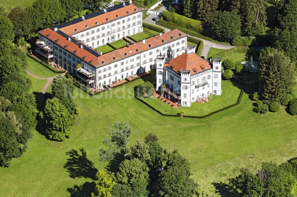 Luftaufnahme Pöcking - Palais des Schloss im Ortsteil Possenhofen in Pöcking im Bundesland Bayern, Deutschland