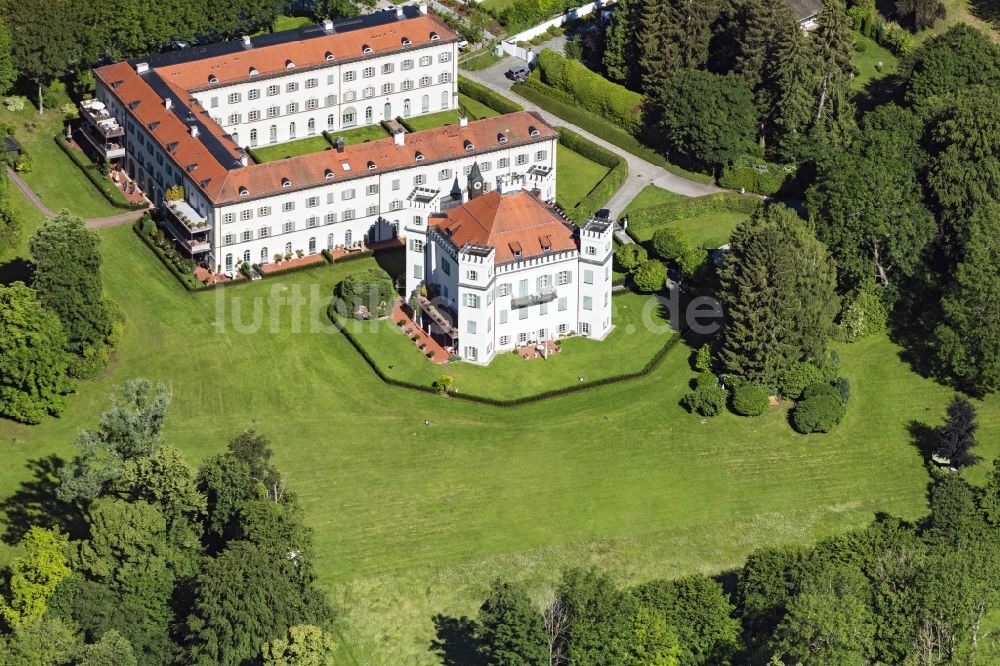 Pöcking aus der Vogelperspektive: Palais des Schloss im Ortsteil Possenhofen in Pöcking im Bundesland Bayern, Deutschland