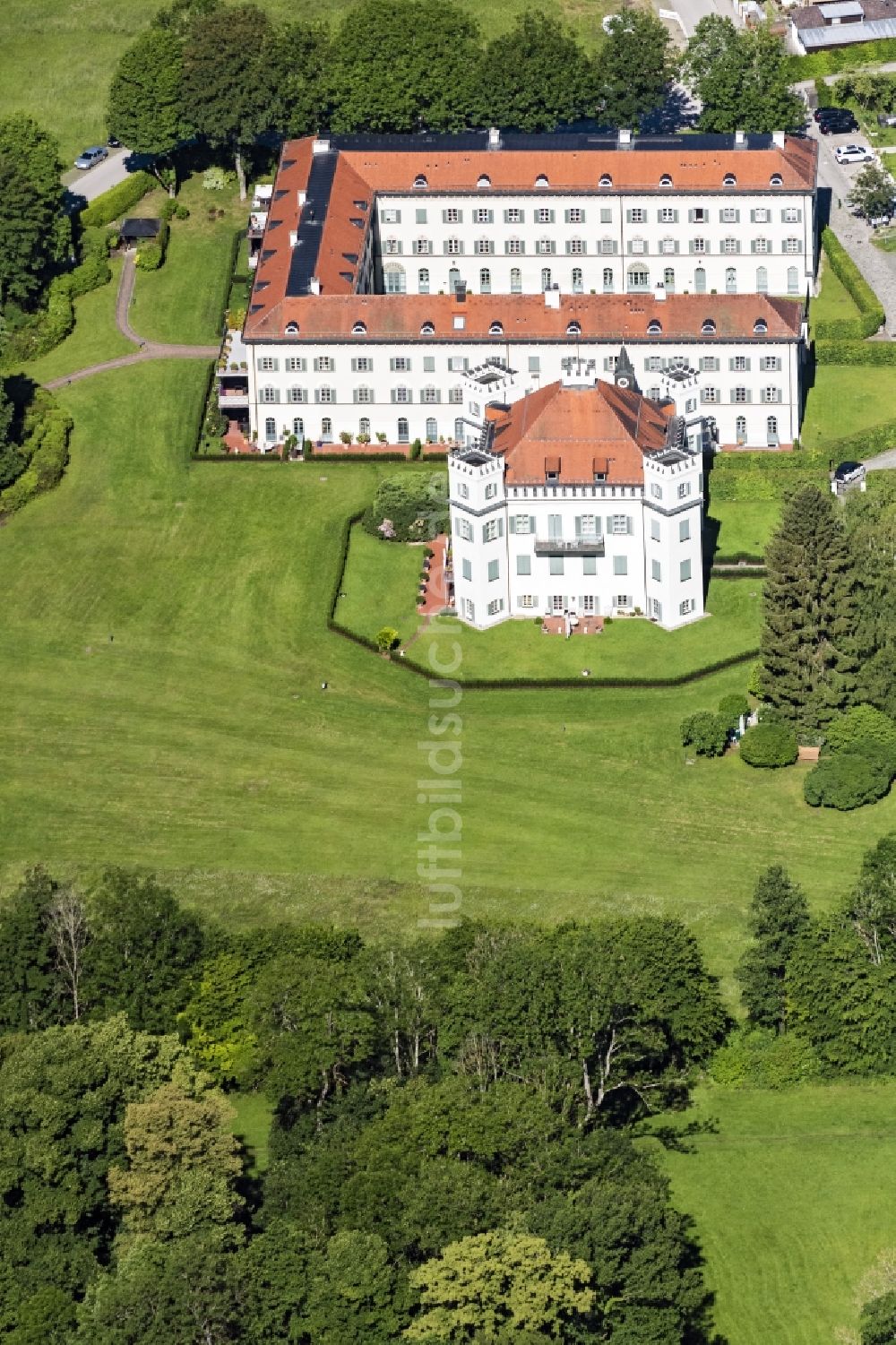 Pöcking aus der Vogelperspektive: Palais des Schloss Possenhofen in Pöcking im Bundesland Bayern, Deutschland