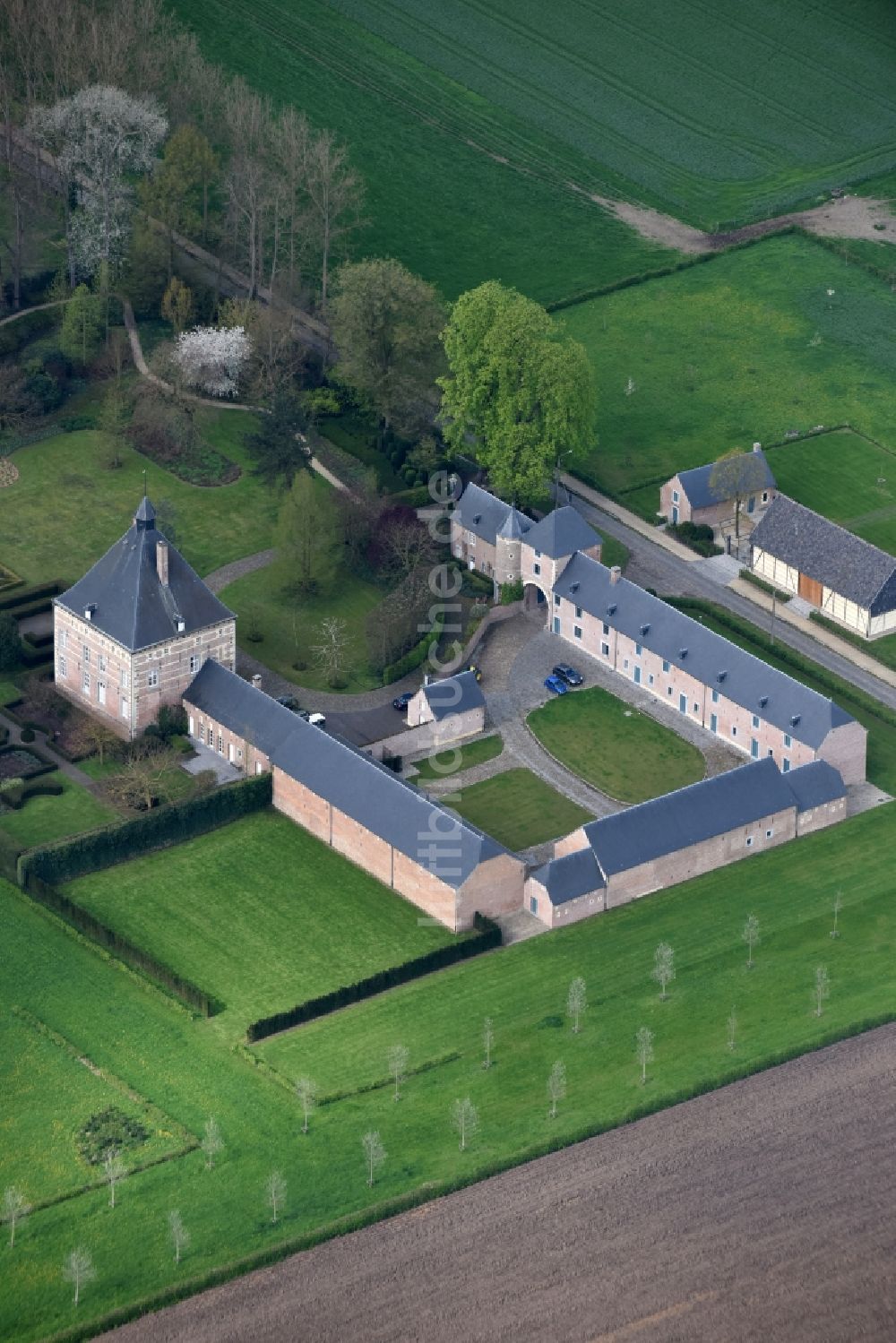 Luftbild Kortessem - Palais des Schloss am Printhagendreef in Kortessem in Vlaanderen, Belgien