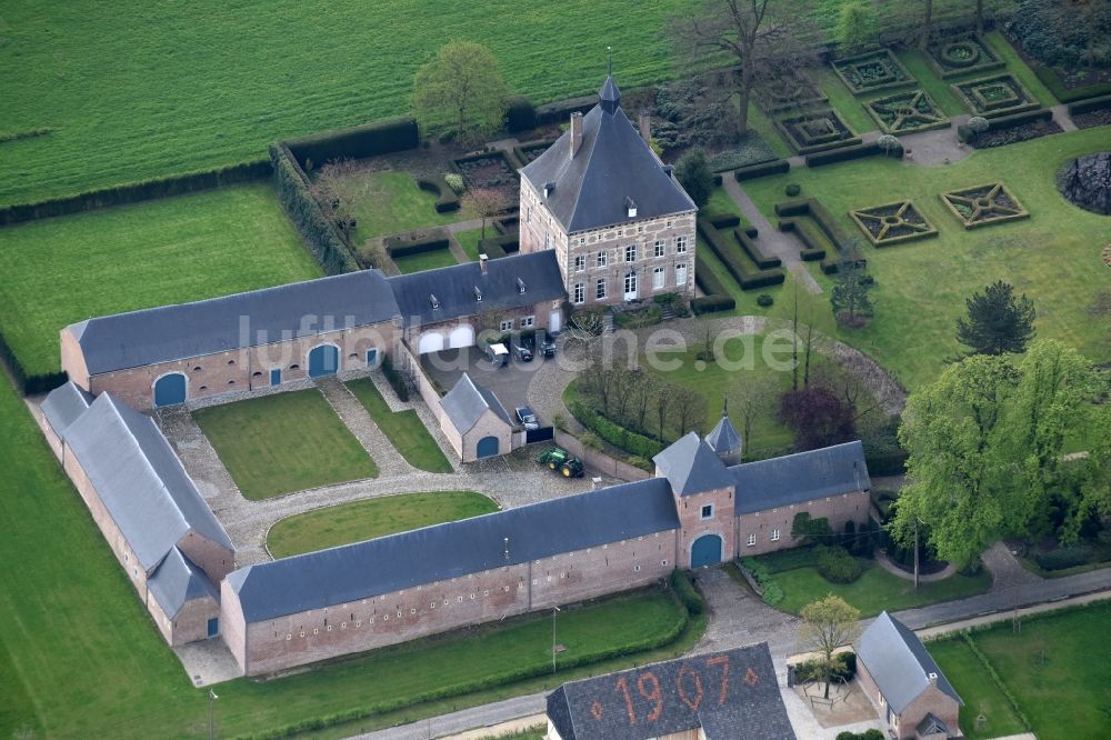 Kortessem aus der Vogelperspektive: Palais des Schloss am Printhagendreef in Kortessem in Vlaanderen, Belgien
