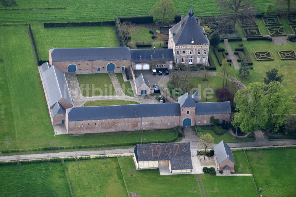 Luftbild Kortessem - Palais des Schloss am Printhagendreef in Kortessem in Vlaanderen, Belgien