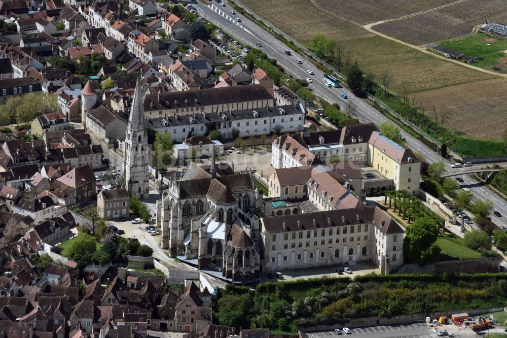 Auxerre aus der Vogelperspektive: Palais des Schloss Saint-Germain d'Auxerre am Place Saint-Germain in Auxerre in Bourgogne Franche-Comté, Frankreich
