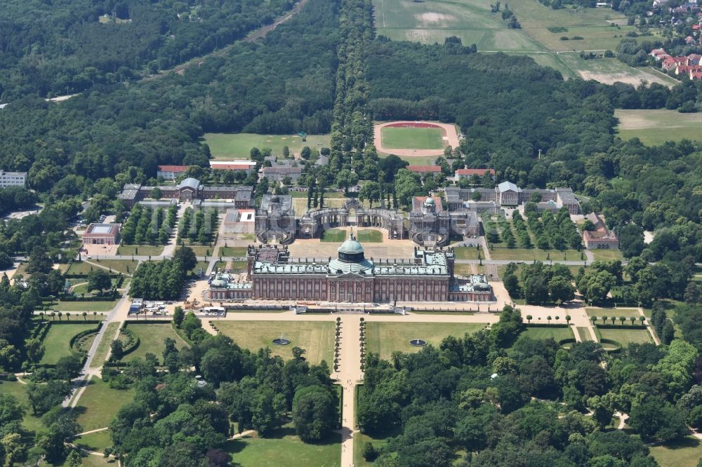 Luftaufnahme Potsdam - Palais des Schloss Sanssouci in Potsdam im Bundesland Brandenburg
